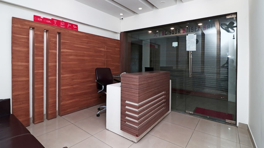 OYO 4477 City Square Hotel