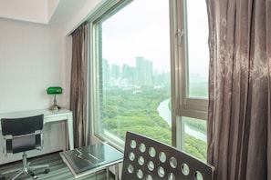 Superior Double Room | Minibar, in-room safe, desk, blackout drapes - Hotel Cloud Riverside (New Taipei City)