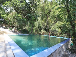 Kolam renang outdoor