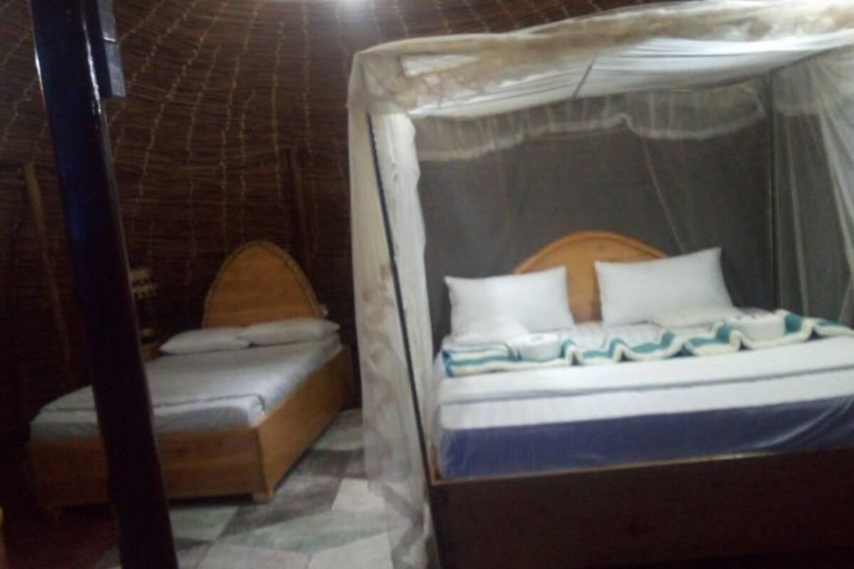Chambre Deluxe | Fer et planche à repasser, lits bébé (gratuits), draps fournis