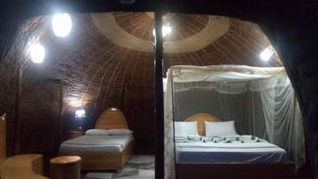 Chambre Deluxe | Fer et planche à repasser, lits bébé (gratuits), draps fournis