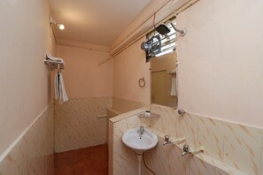 Double or Twin Room | Bathroom