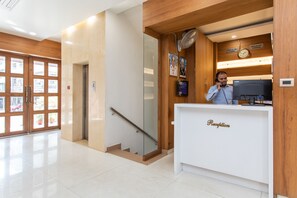 Reception - Capital O 27658 Hotel New Mohit Regency (Bhopal)