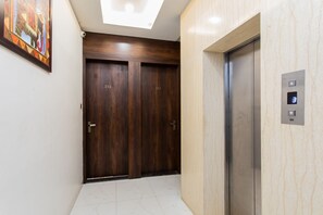 Hallway - Capital O 27658 Hotel New Mohit Regency (Bhopal)