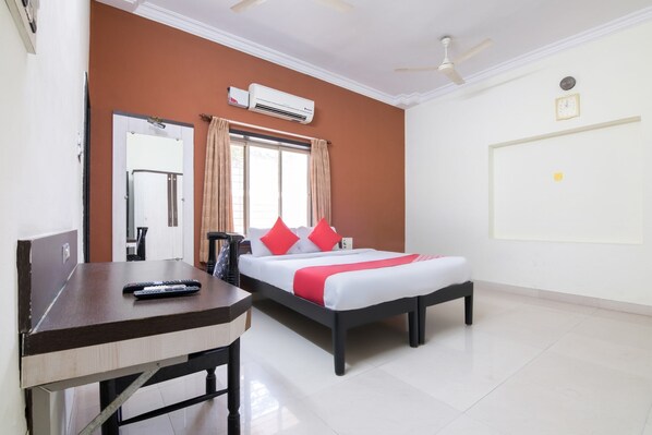 Standard Double Room | Free WiFi, bed sheets