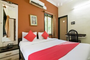 Standard Double Room | Bathroom | Towels