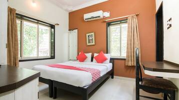 Standard Double Room | Free WiFi, bed sheets
