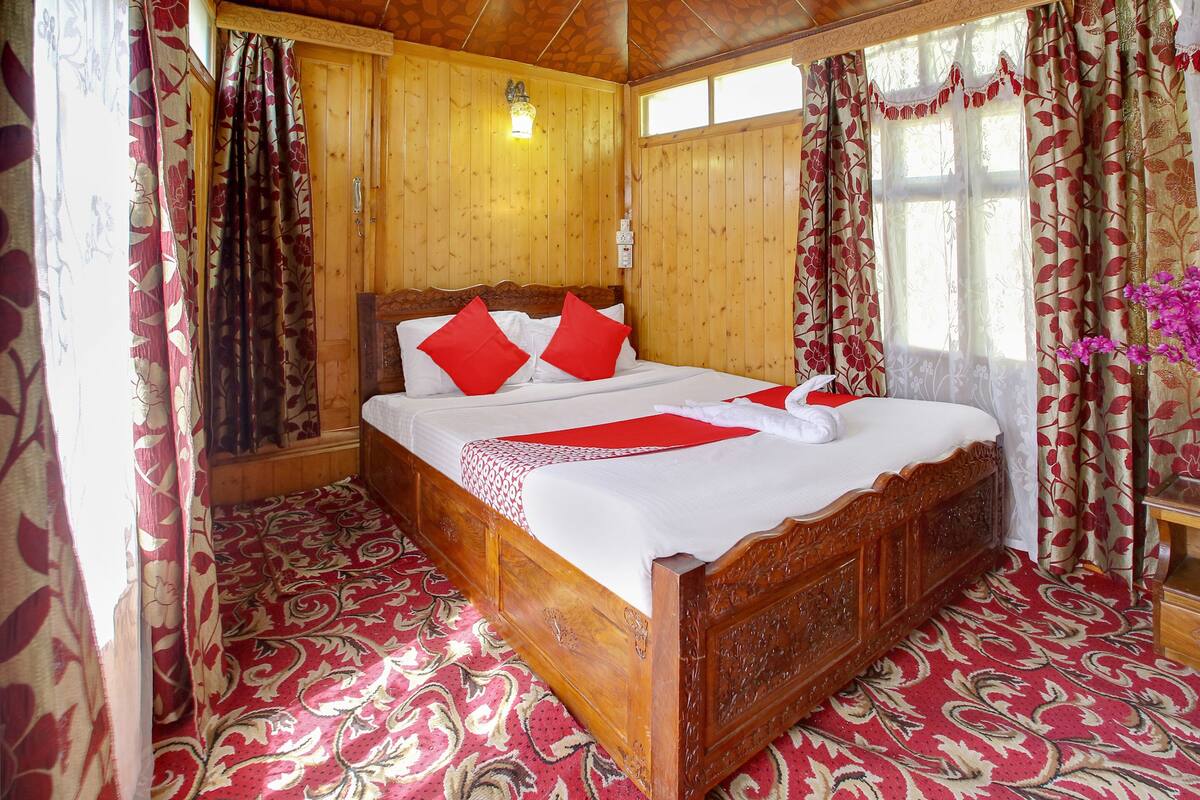 Deluxe Double or Twin Room, 1 King Bed