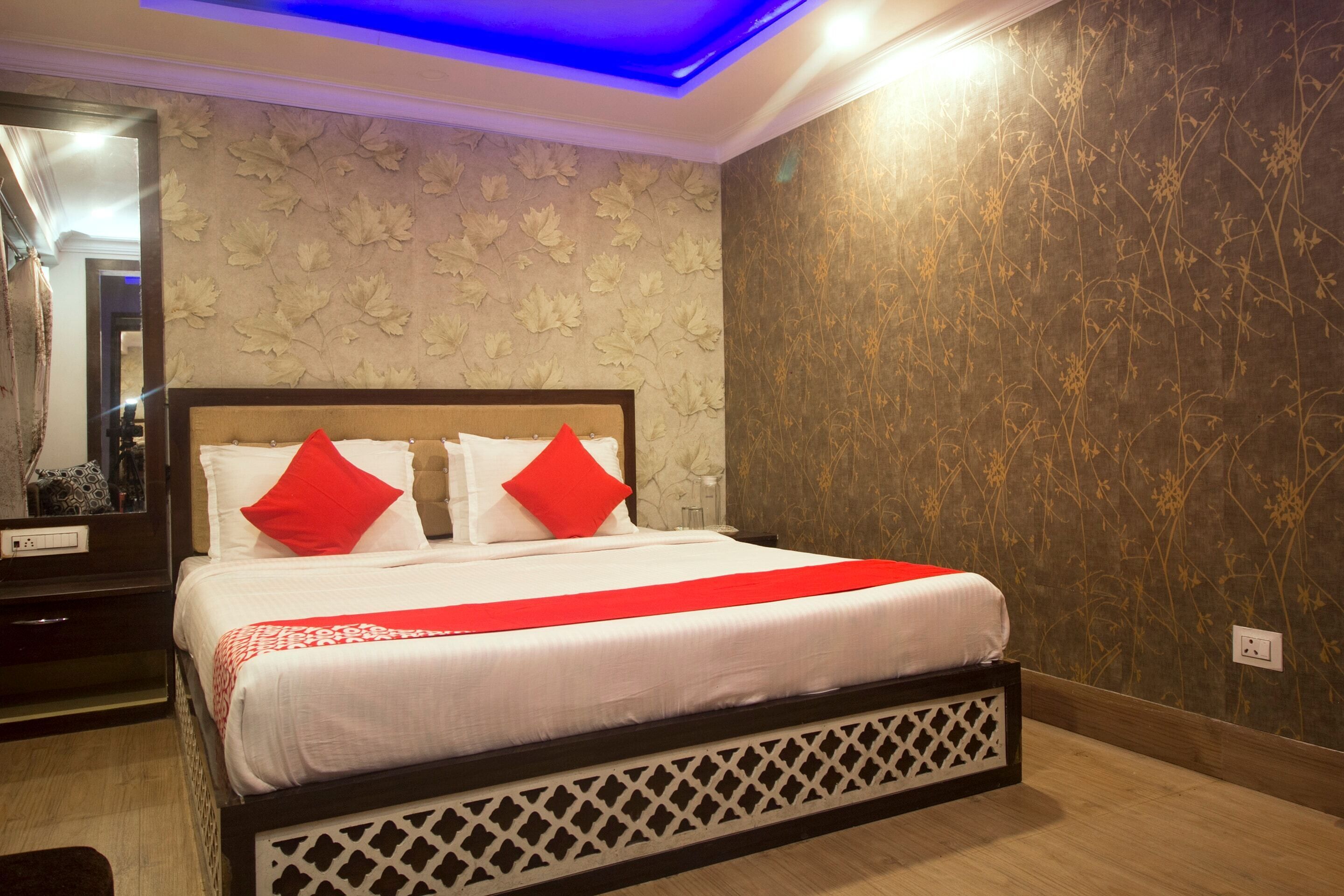 Deluxe Double or Twin Room, 1 King Bed | Free WiFi, bed sheets
