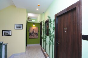 Hallway - OYO 22297 Hotel 86b (Kolkata)