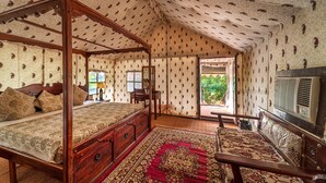 Luxury Machan Tent | Seterika/papan seterika 
