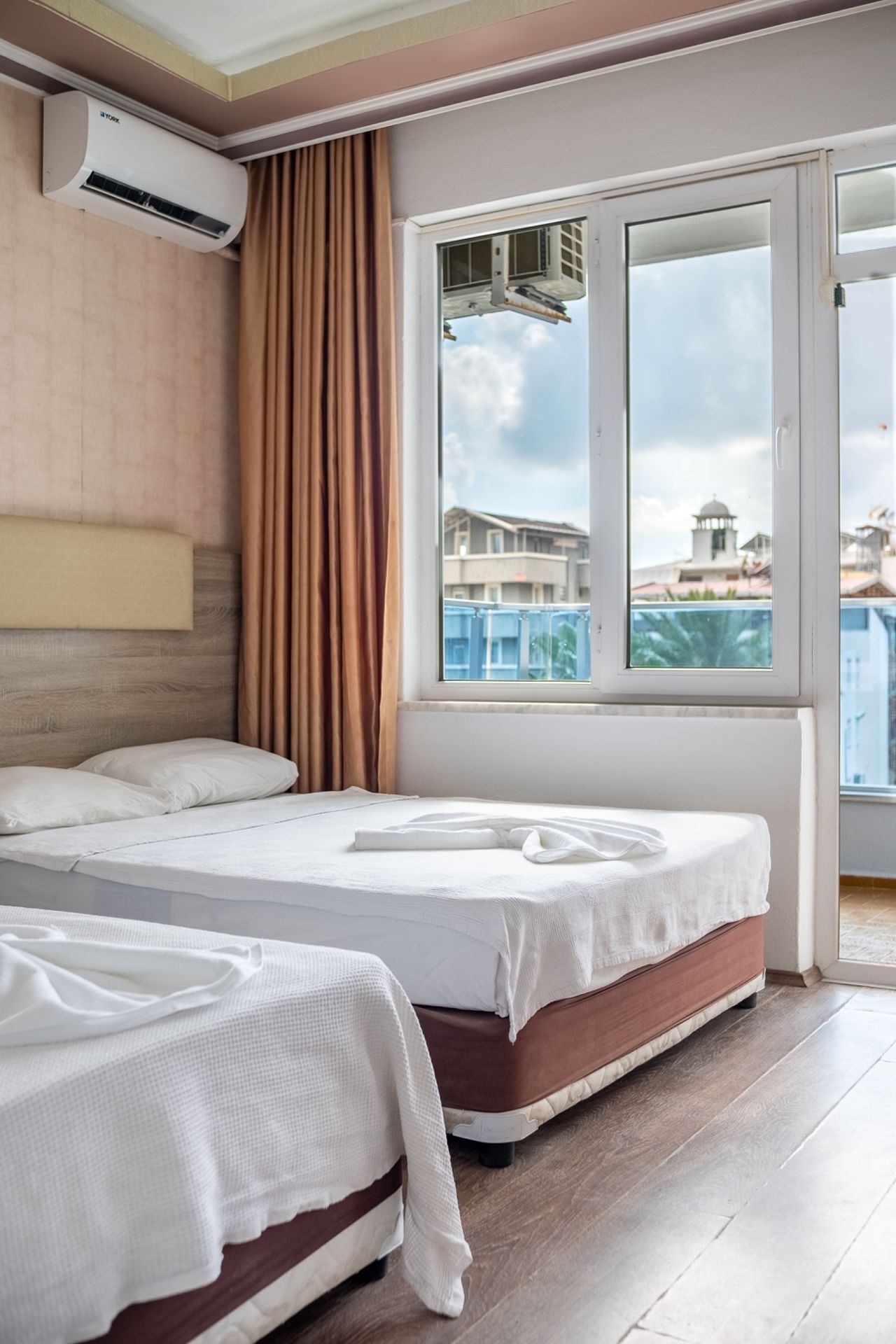 Standard Quadruple Room, 4 Bedrooms | WiFi (free), bed sheets