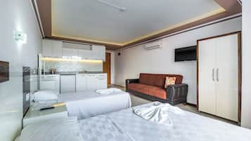 Standard Studio Suite, 1 Bedroom, Sea View | WiFi (free), bed sheets