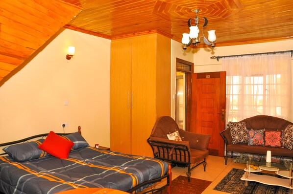 Apartamento Confort, vistas a la ciudad | Ropa de cama de alta calidad y espacio para trabajar con un portátil