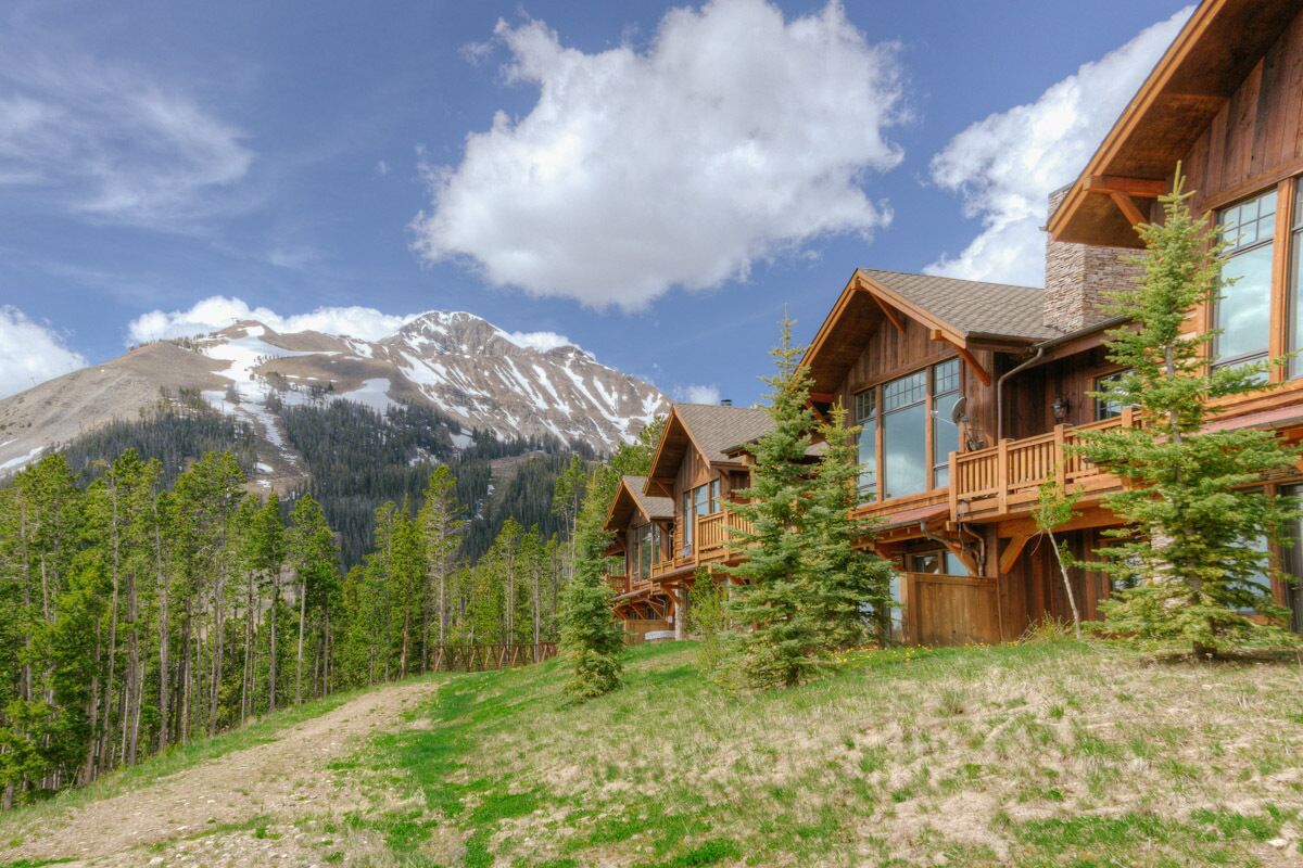 Explore in Big Sky this Winter! Moonlight Basin Condo. Private Hot Tub. Panoramic Views.