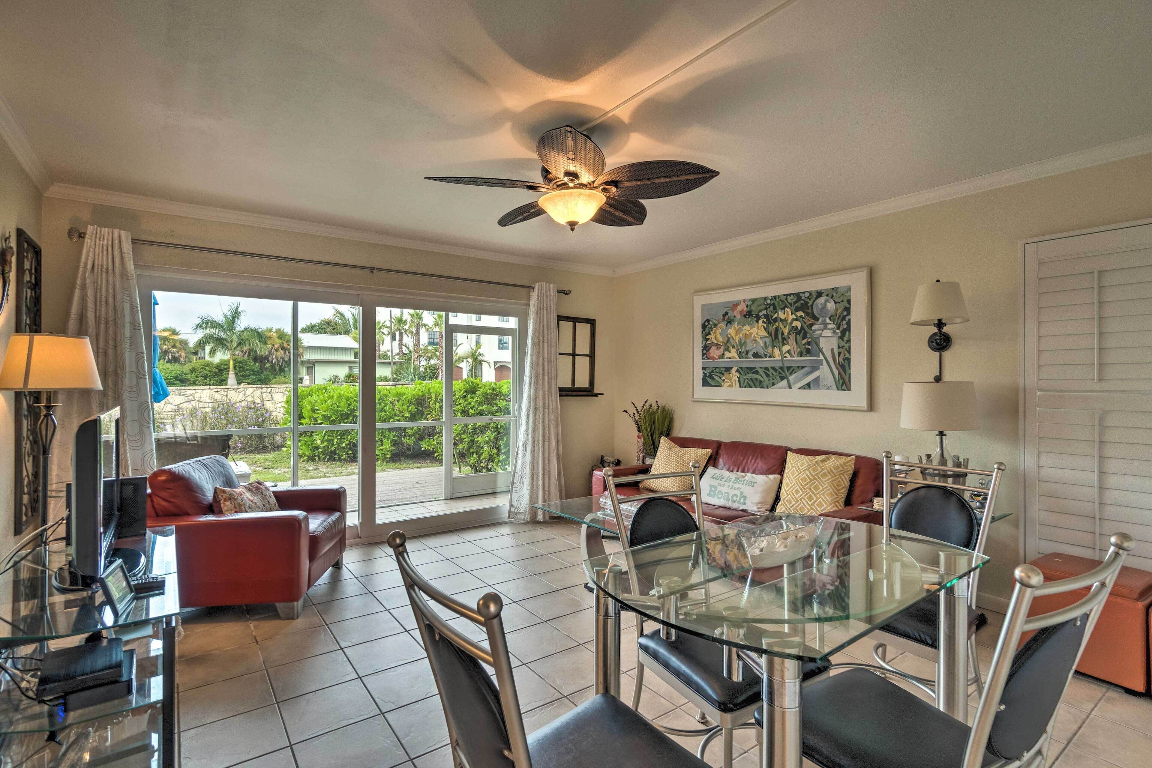 Longboat Key Condo w/Lanai, Walk to Beach & Shops