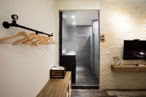 家庭套房 (101) | 高档床上用品、羽绒被、办公桌、免费 WiFi