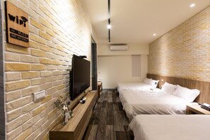 Family Suite (101) | Premium bedding, down comforters, desk, free WiFi - Mi Jing Shi Guang Homestay (Magong)