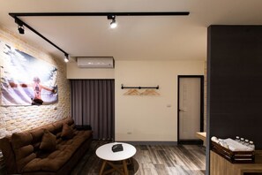 Quadruple Room, Non Smoking, Balcony (202) | Premium bedding, down comforters, desk, free WiFi - Mi Jing Shi Guang Homestay (Magong)