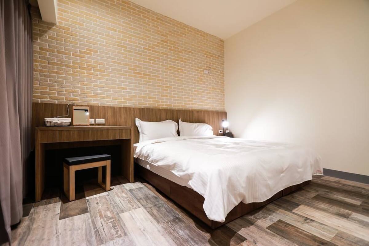 Standard Double Room, Non Smoking, Balcony (301) | Premium bedding, down comforters, desk, rollaway beds