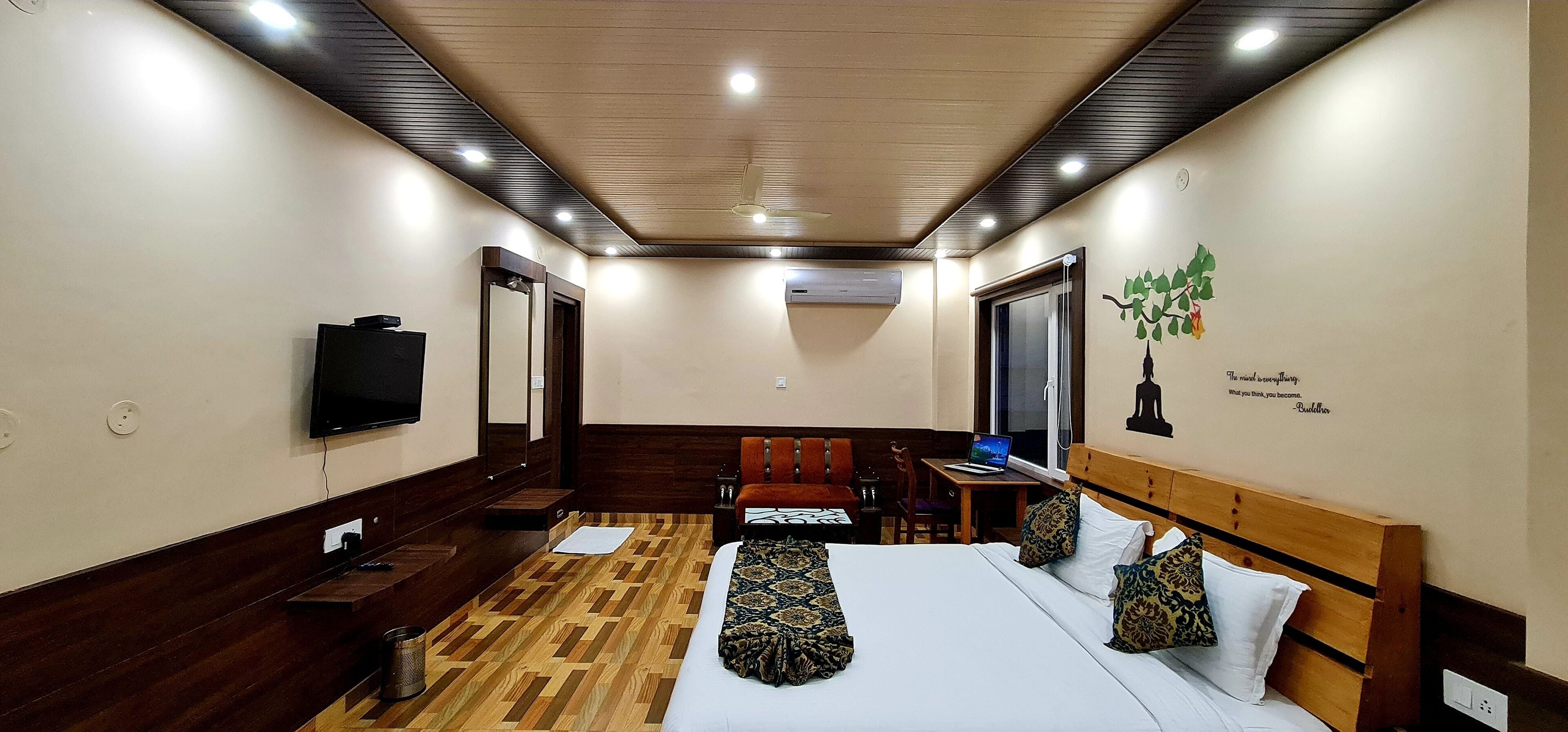 淋浴设施、大花洒淋浴喷头、名牌洗护用品、吹风机