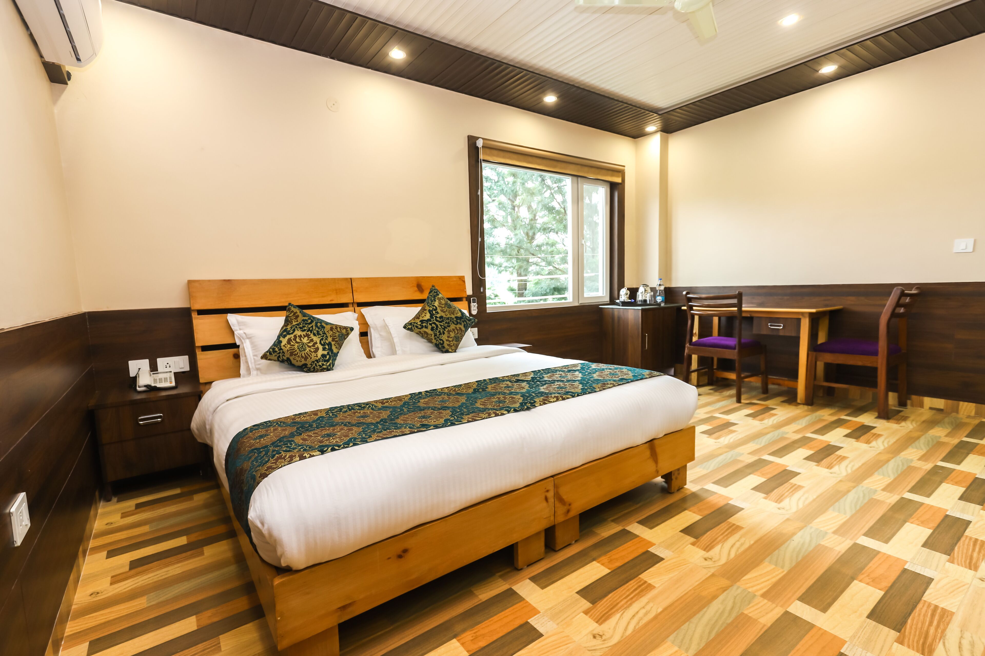 Kamar Double atau Twin Superior, 1 Tempat Tidur King, pemandangan lembah | Busa memori, meja kerja, dan ruang kerja ramah laptop