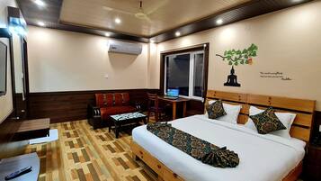 Premium Room, 1 King Bed, Mountain View | Memory foam beds, desk, laptop workspace, blackout drapes