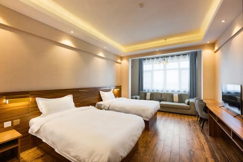 Deluxe Room, Multiple Beds | Living area | 42-inch Smart TV with cable channels, TV, pay movies