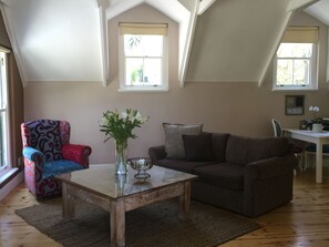 Premium bedding, in-room safe, blackout curtains, free WiFi - Mediterranean Villa Guesthouse (Cape Town)