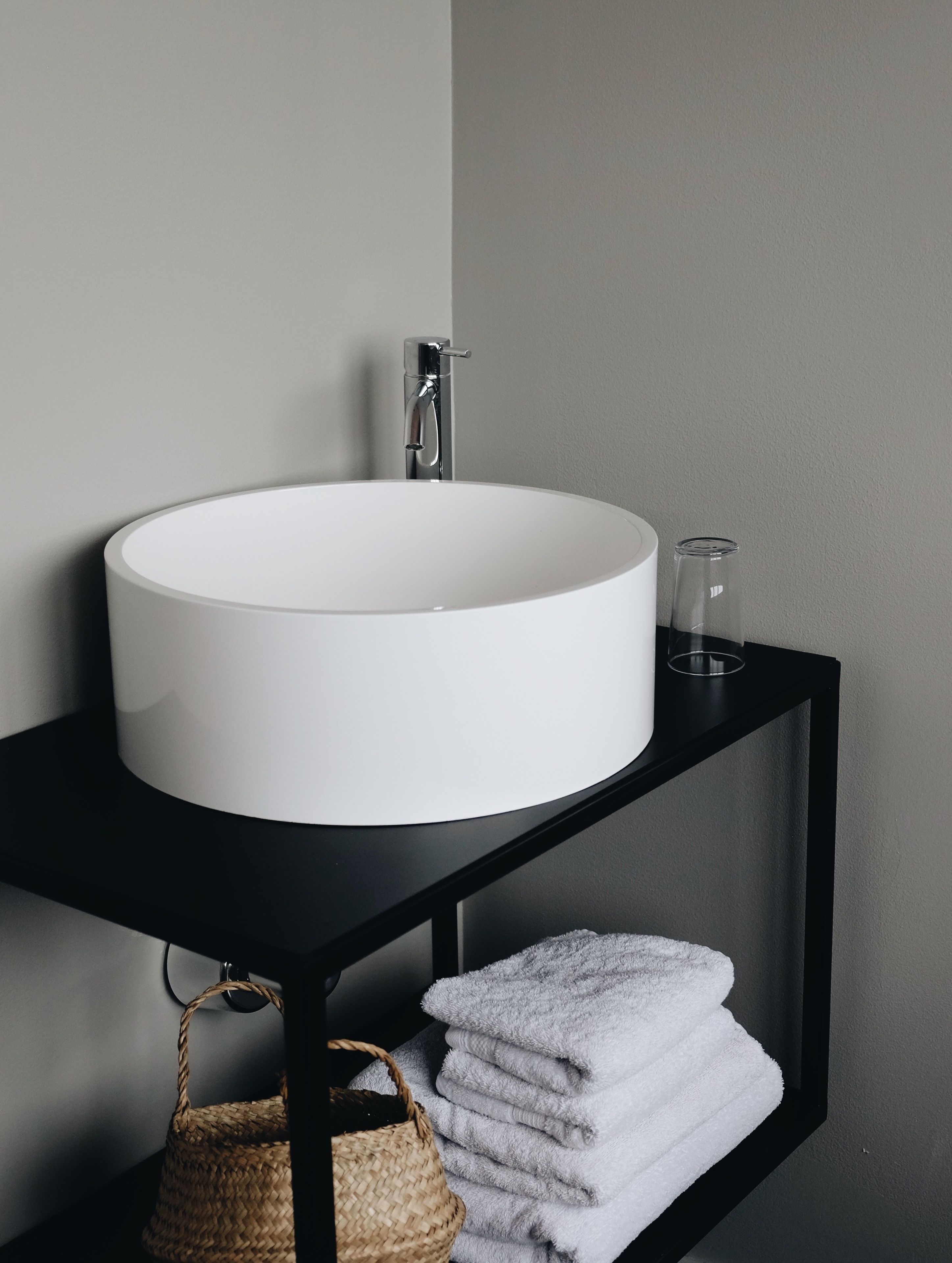 shower, free toiletries, towels