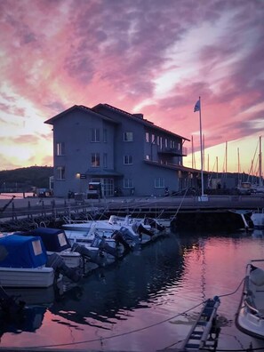 Façade de l’hébergement - soirée/nuit