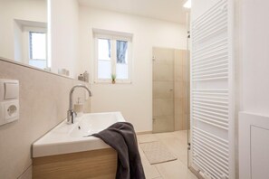 Standard Studio | Bathroom