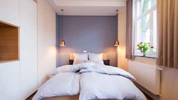 Standard Studio | Hypo-allergenic bedding, in-room safe, individually decorated