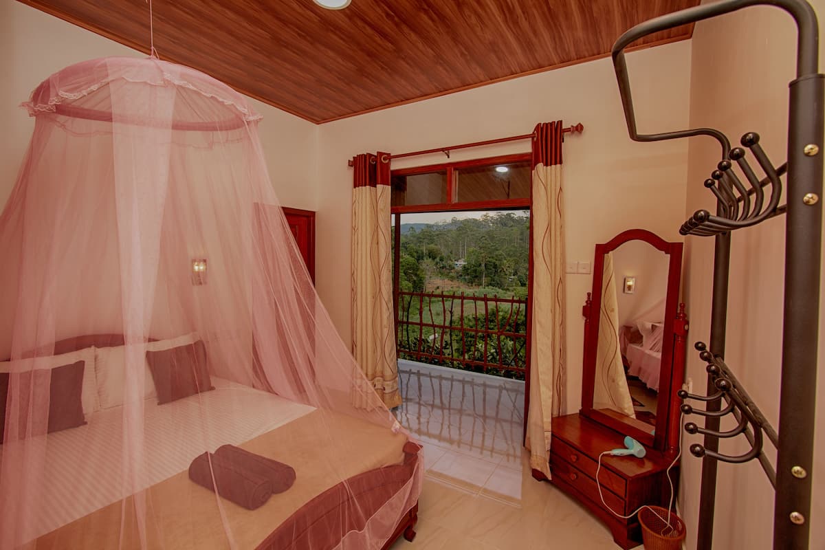 Family Double Room, 1 King Bed, Smoking, Mountain View