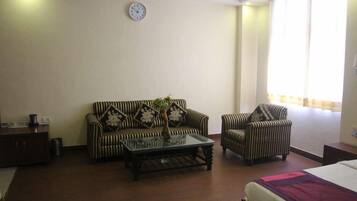 Suite | Wohnbereich | Fernseher