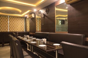 Dining - Hotel Dreamland (Haridwar)