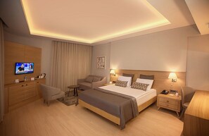 Artículos del minibar gratis y caja de seguridad en la habitación 