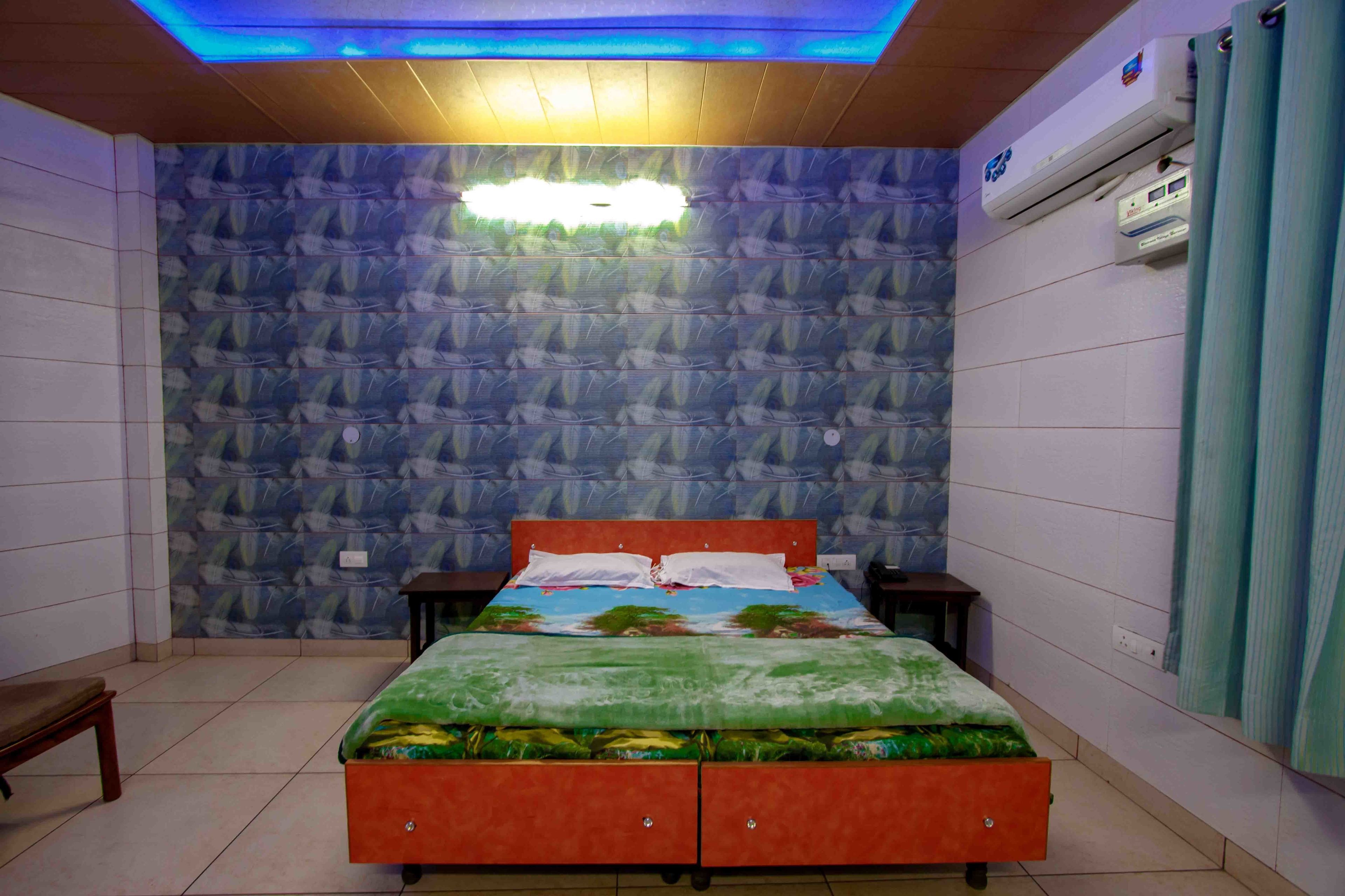 Deluxe Double Room, 1 King Bed | Living room