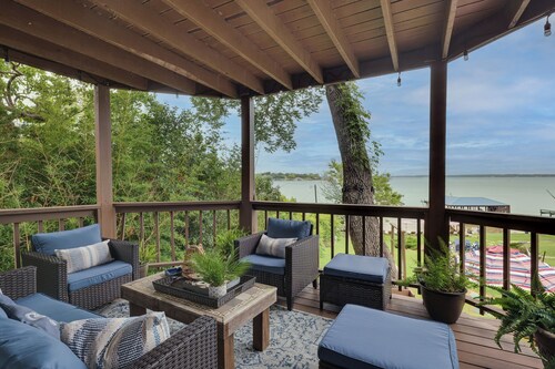 Lakehouse: Hot Tub, Waterslide, Game Room & Kayaks