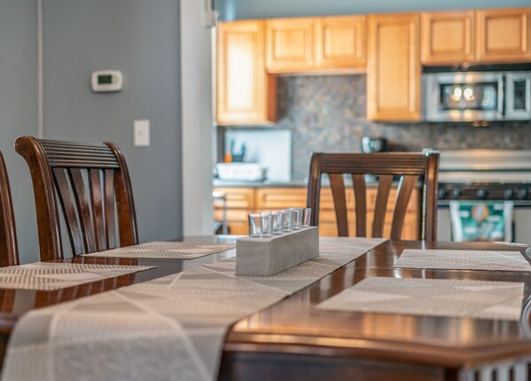 Dining - North Buffalo Charming Apt Close to Everything (Buffalo)