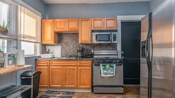 Microwave, coffee/tea maker, cookware/dishes/utensils