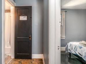 2 Schlafzimmer, BĂŒgeleisen/BĂŒgelbrett, WLAN, BettwĂ€sche