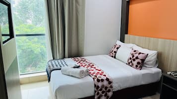 Habitación doble Deluxe, 1 cama Queen size | Tabla de planchar con plancha y wifi gratis