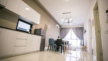豪華公寓 (Minimalist) | 客廳 | 32 吋平面電視連有線電視頻道、LED 電視