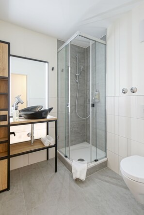 Bathroom - Hotel Schwarzwälder Hof (Freiburg im Breisgau)