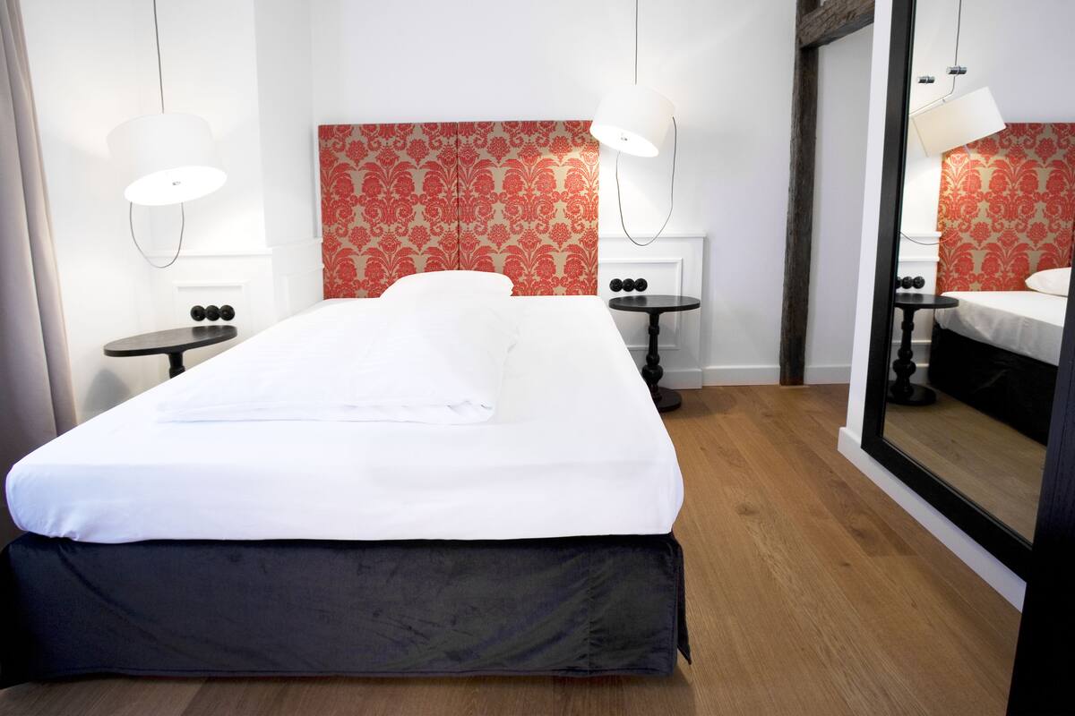 Little Deluxe Double Room | Hypo-allergenic bedding, in-room safe, desk, blackout curtains