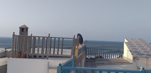 Property grounds - Cruise studio ..sea view from terrace (essaouira)