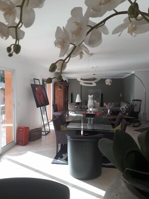 Televisión de pantalla plana