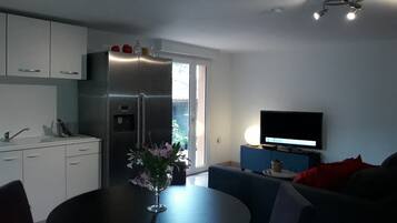 Studio | Iron/ironing board, free rollaway beds, free WiFi, bed sheets