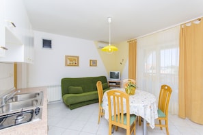 Individually decorated, individually furnished, free WiFi, bed sheets - Apartments Joso (Zadar)